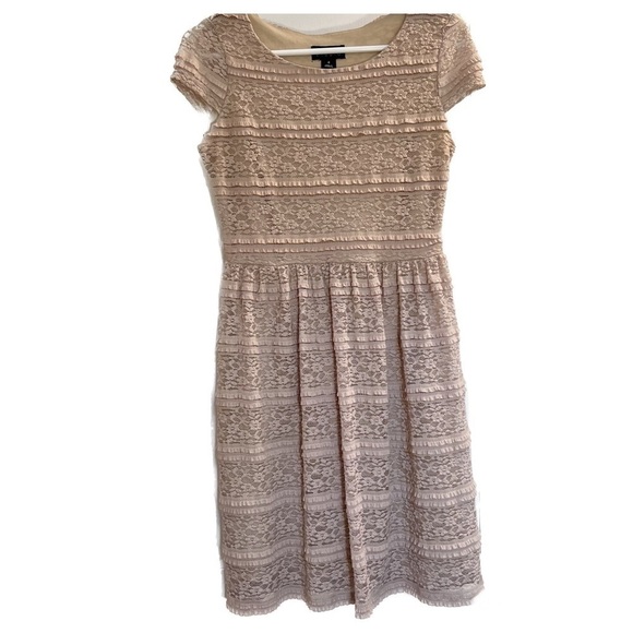 Women’s Stretchy Beige Nude Lacy Fit & Flare Boho A Line Cap Sleeve Dress Size 4 - Picture 1 of 6